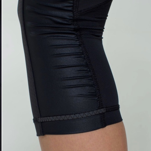 Lululemon Cut the Crop Legging with Pockets in Wee Stripe/Black. Size 8 - Picture 9 of 15